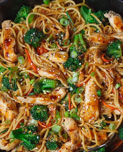 Chicken Stir Fry Noodles (15-Minute )