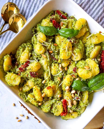 Creamy Avocado Pesto Pasta