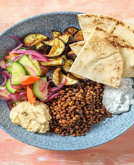 Hummus-Bowl mit Sesamaubergine mindestens -20% Kalorien im Vergleich zu den anderen Rezepten