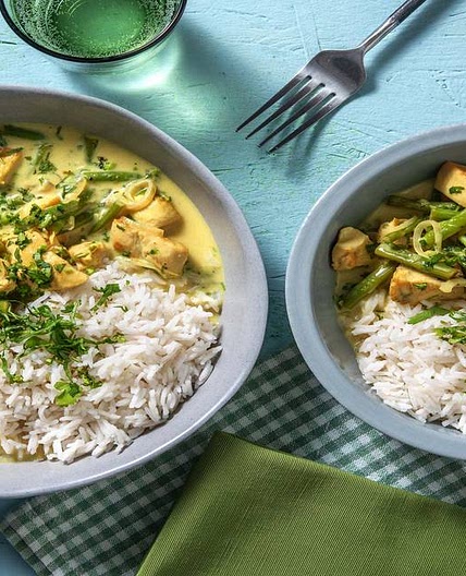 Coronation Chicken Curry with Fluffy Rice and Green Beans