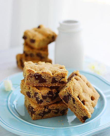 Soft ‘n Chewy Chocolate Chip Cookie Bars