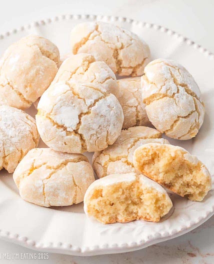 Ricciarelli: Chewy Italian Almond Cookies