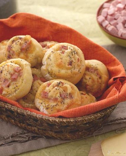 Chiocciole di pane ripiene di cubetti di cotto e fontina