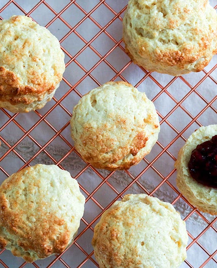 Easy traditional English scones