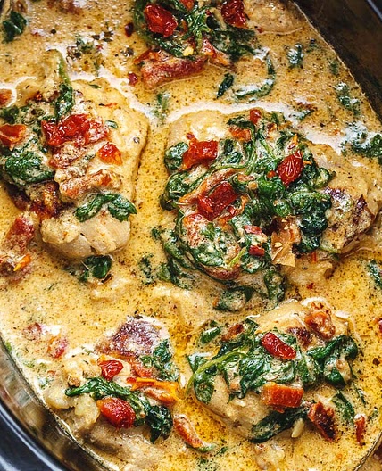CrockPot Tuscan Garlic Chicken Thighs With Spinach and Sun-Dried Tomatoes
