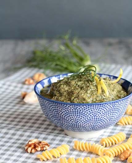 Pesto ai ciuffi di finocchio e limone