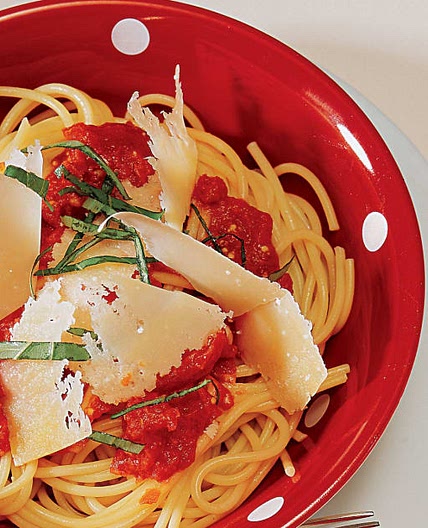 Spaghetti an roher Tomatensauce