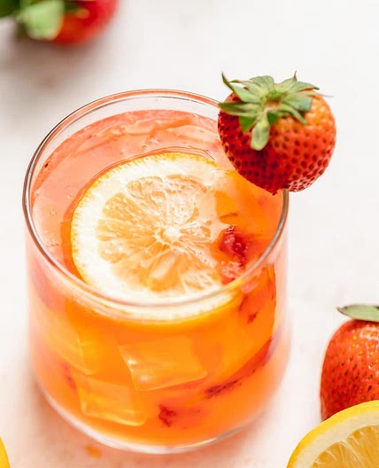 Boozy Strawberry Lemonade