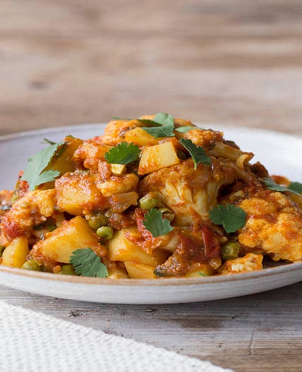 Curried Cauliflower & Potatoes with Green Peas