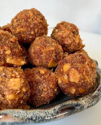 Extra nutty Cocadas (Caramelised Coconut balls with cashews)