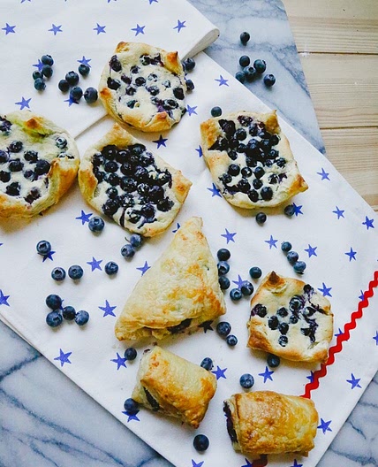 EASY BLUEBERRY TURNOVERS