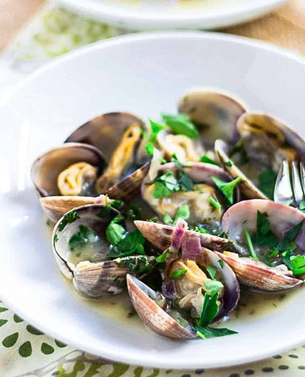 Clams in Green Sauce (Almejas en Salsa Verde)