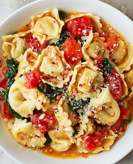 Tortellini Pasta in Garlic Spinach Tomato Sauce