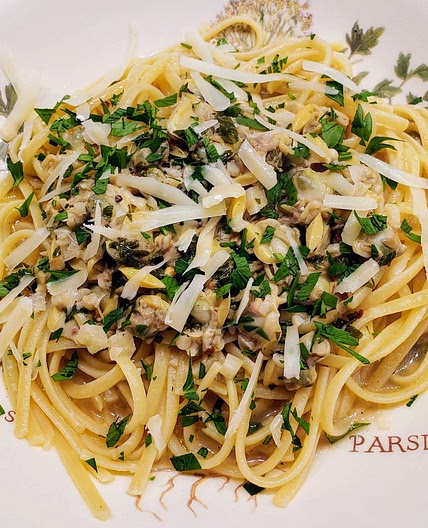 Linguine with clam sauce