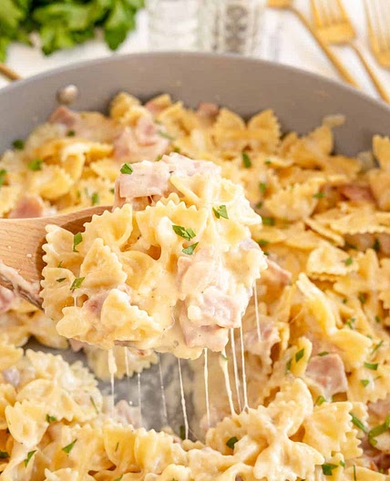 One Skillet Ham and Cheese Pasta