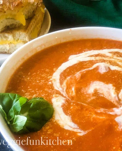 Vegan Creamy Tomato Soup (Instant Pot)
