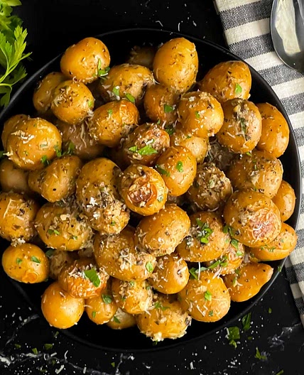 Slow Cooker Garlic Parmesan Potatoes Recipe