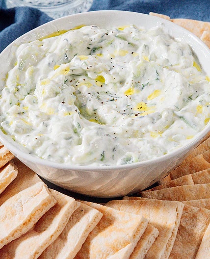 Tzatziki Sauce Recipe (5 Minutes)