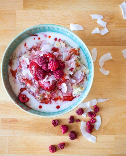 Berries & Cream Oatmeal Bowl