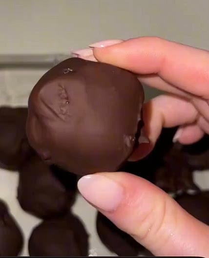 Chocolate Date Balls 