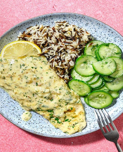 Skandi-Seehecht in Sahne-Senf-Soße mit Zitronen-Basmatireis und Gurkensalat