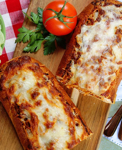 Spaghetti Stuffed Garlic Bread