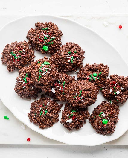 Easy 5-Ingredient Biscoff Chocolate Quinoa Clusters (No Bake Christmas Candy Recipe)