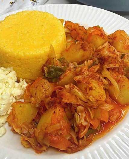 Easy Cabbage and Potato Stew (Romanian Tocăniță de Varză)