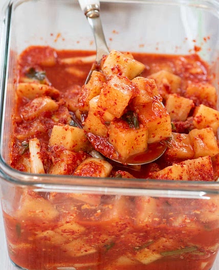 Kkakdugi (Cubed Radish Kimchi)