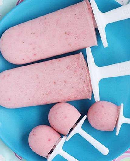 Strawberry Popsicles (with Greek Yogurt!)