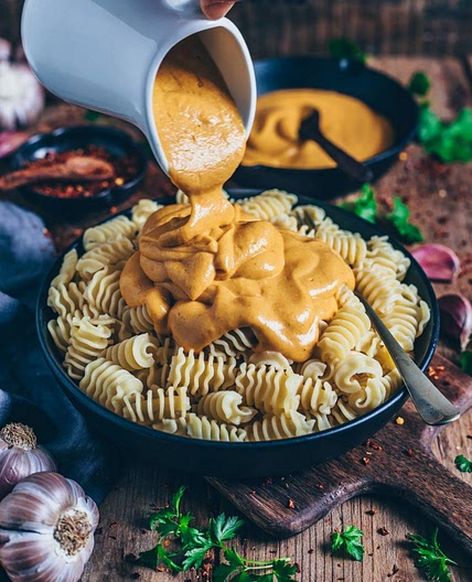 Veganes Mac and Cheese (vegane 'Käsesoße')