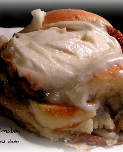 "Cinnabon" Cinnamon Rolls (using bread machine)