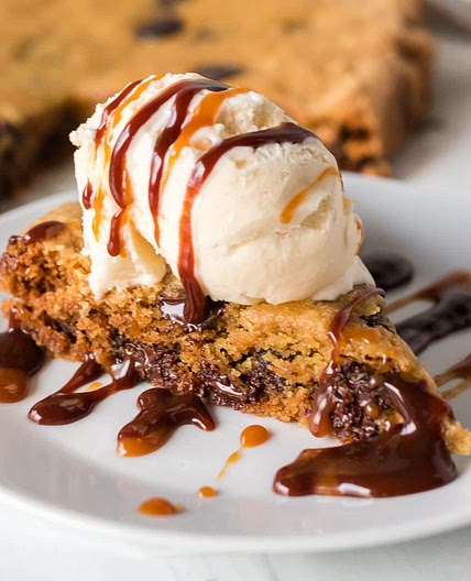 Slow Cooker Chocolate Chip Cookie Cake