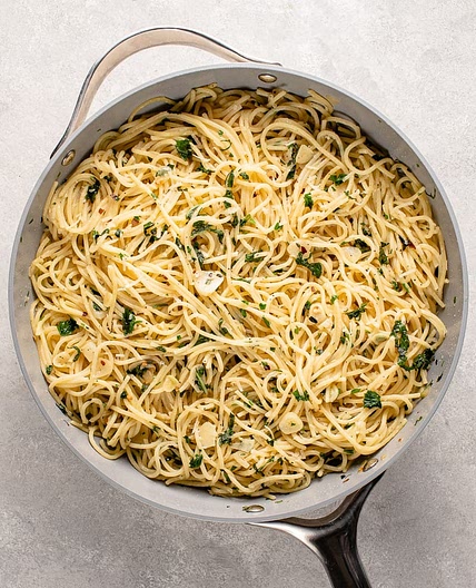 Easy Garlic and Herb Pasta