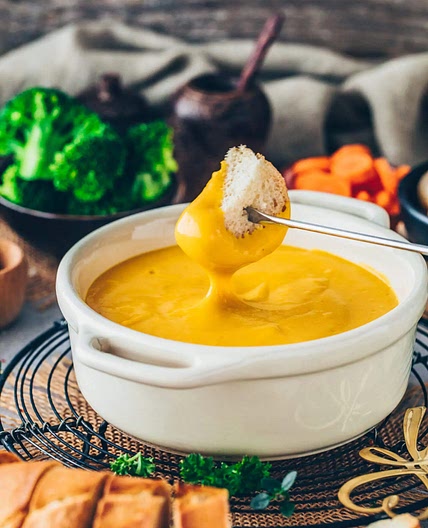Easy Vegan Cheese Fondue