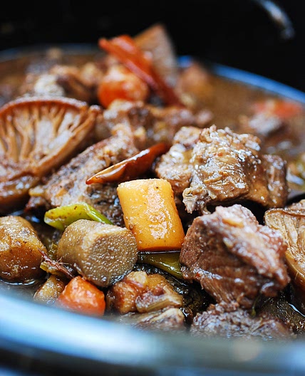 Sataejjim (Slow Cooker Braised Beef Shank)