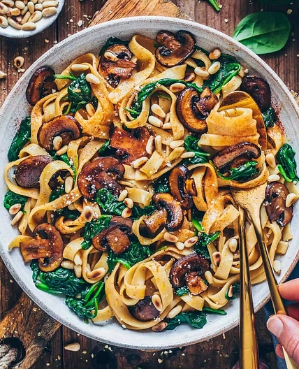 Vegan Mushroom Pasta with Spinach (easy recipe)
