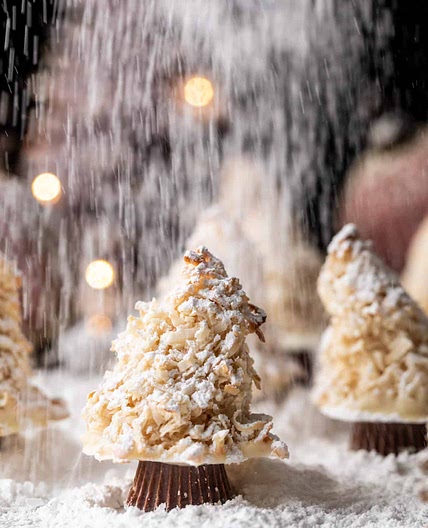 Easy Vanilla Sugar Dusted Macaroon Trees