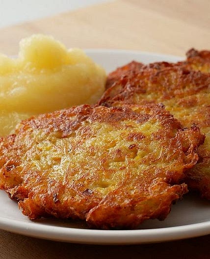 Kartoffelpuffer mit Apfelmus