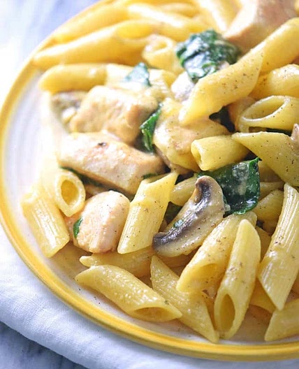 One Pot Creamy Spinach Chicken Pasta