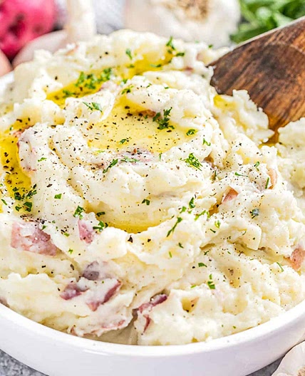 Steakhouse Style Garlic Mashed Potatoes
