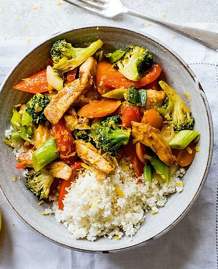 🍋 Zitronen-Hähnchen-Pfanne mit Gemüse & Reis (211 kcal)