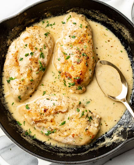 Creamy Chicken in White Wine Sauce