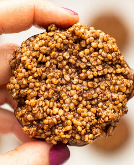5-Minute Crunchy Chocolate Quinoa Crisps