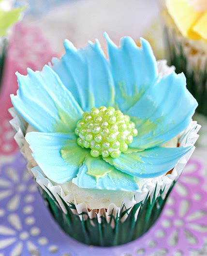 Easy Chocolate Flower Cupcakes