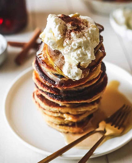Low-Carb Pancakes with Healthy Caramelized Apples