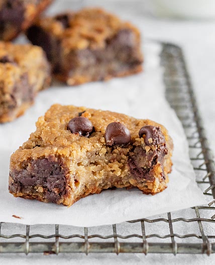 Flourless Chocolate Chip Chickpea Blondies with Sea Salt {vegan, gluten-free & healthy}