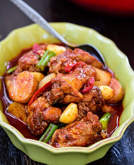 Dakdoritang (Korean spicy chicken stew)