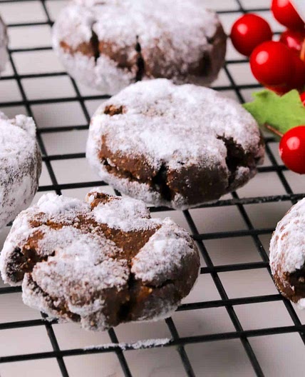 Low Carb Chocolate Crinkle Cookies