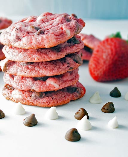 Super Strawberry White and Dark Chocolate Chip Cookies
